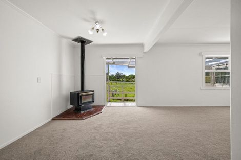 Photo of property in 38 Farrand Road, Kumeu, 0891