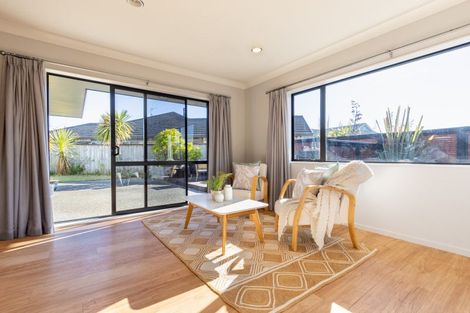 Photo of property in 20 Consort Close, Paraparaumu Beach, Paraparaumu, 5032