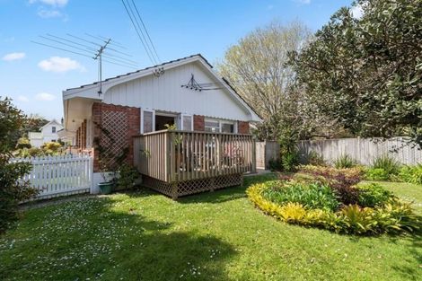 Photo of property in 1/126a Vauxhall Road, Narrow Neck, Auckland, 0624