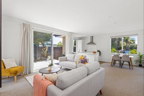 Photo of property in 16a Elizabeth Street, Orewa, 0931