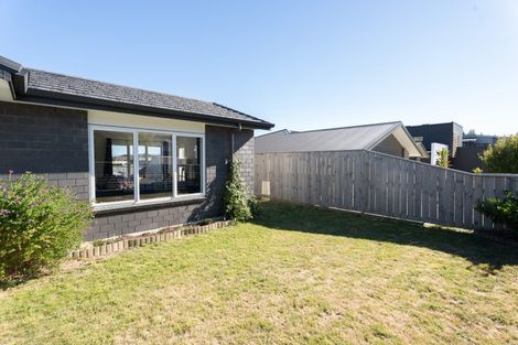 Photo of property in 7 Yorkshire Close, Whitby, Porirua, 5024