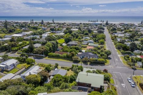 Photo of property in 37 Manuka Street, Otaki Beach, Otaki, 5512