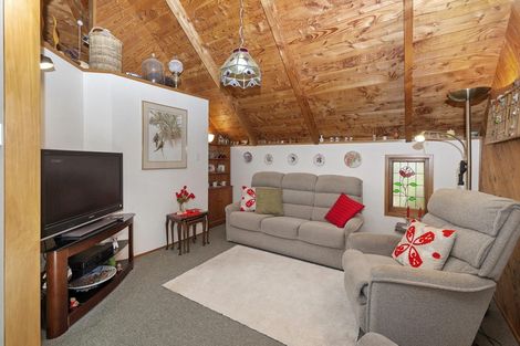 Photo of property in 15 Domain Crescent, Muriwai, Waimauku, 0881