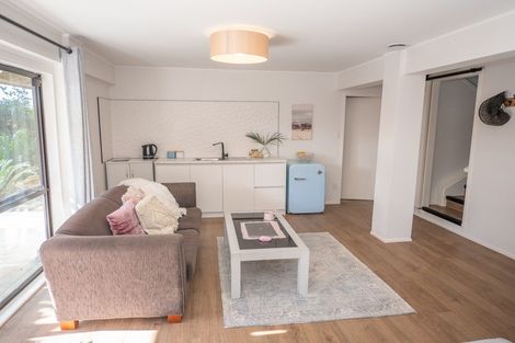 Photo of property in 19 Stratford Drive, Cable Bay, 0420