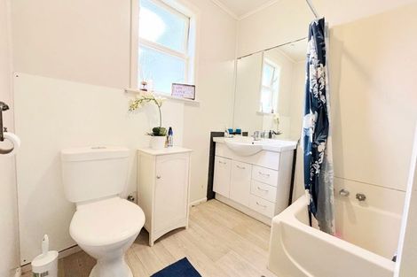 Photo of property in 12a Waiari Road, Conifer Grove, Takanini, 2112