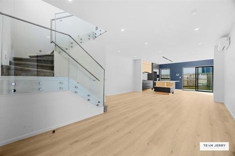 Photo of property in 339b Bucklands Beach Road, Bucklands Beach, Auckland, 2012