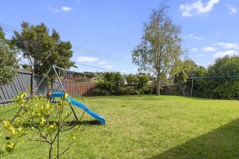 Photo of property in 2/283 Glenfield Road, Glenfield, Auckland, 0629