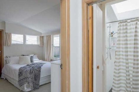 Photo of property in 130 Seaview Road, Paraparaumu Beach, Paraparaumu, 5032