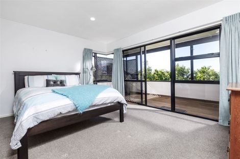 Photo of property in 2/11 Seaview Road, Castor Bay, Auckland, 0620