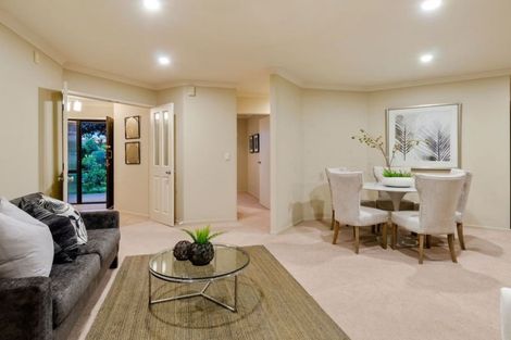 Photo of property in 6 English Oak Drive, Schnapper Rock, Auckland, 0632