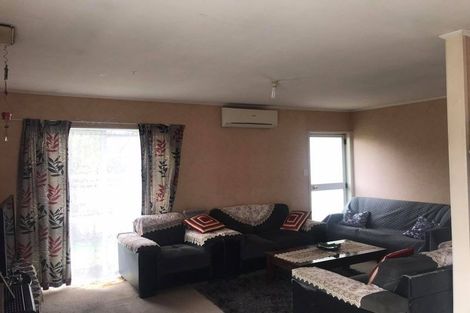 Photo of property in 1/3 Sparrow Place, Weymouth, Auckland, 2103