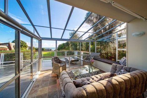 Photo of property in 7 Mcfarlane Street, Oakura, 4314