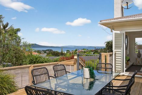 Photo of property in 29 Peter Terrace, Castor Bay, Auckland, 0620