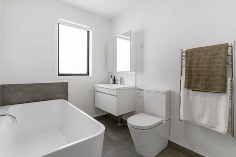 Photo of property in 4/35 Garadice Road, Rothesay Bay, Auckland, 0630