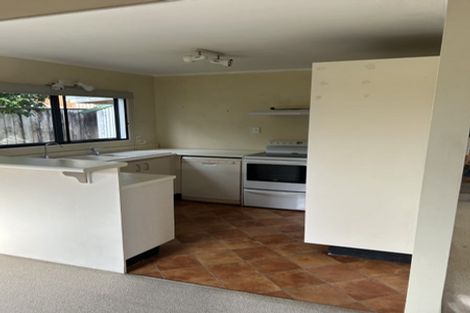 Photo of property in 2/21 Tiri Tiri Road, Birkdale, Auckland, 0626