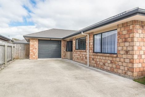 Photo of property in 18 Guildford Drive, Paraparaumu, 5032