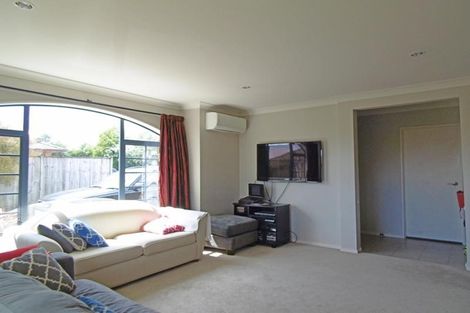Photo of property in 12 Bellshill Close, Wattle Downs, Auckland, 2103