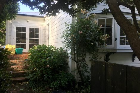 Photo of property in 12 Poplar Grove, Thorndon, Wellington, 6011