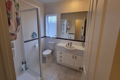 Photo of property in 4 Oswald Close, Flat Bush, Auckland, 2016