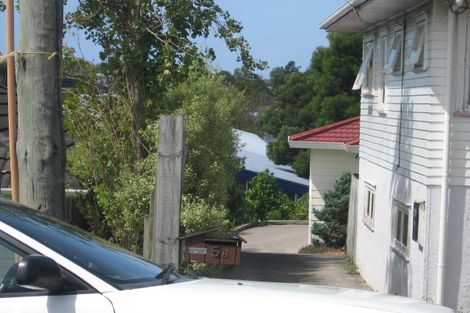 Photo of property in 1/5 Woodall Place, Totara Vale, Auckland, 0627