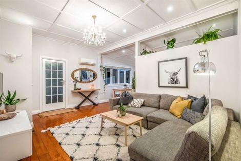 Photo of property in 2/221 Onewa Road, Birkenhead, Auckland, 0626