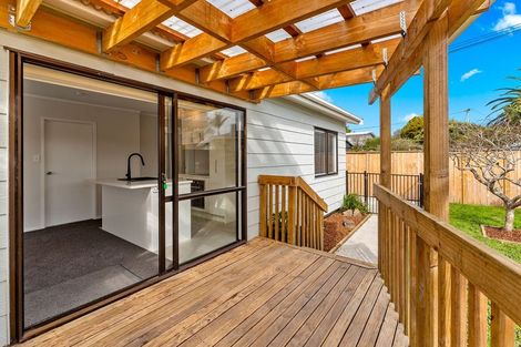 Photo of property in 2/222 Birkdale Road, Birkdale, Auckland, 0626