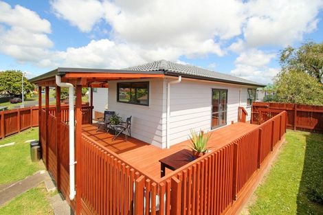 Photo of property in 9 Staverton Crescent, Mangere, Auckland, 2022