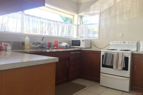 Photo of property in 1/114 Te Atatu Road, Te Atatu South, Auckland, 0610