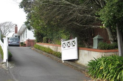 Photo of property in 8 Pine Terrace, Karori, Wellington, 6012