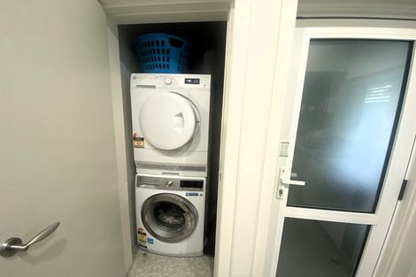 Photo of property in Fountain Court, 9/48 Oriental Parade, Oriental Bay, Wellington, 6011