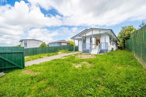 Photo of property in 2/15 Secretariat Place, Randwick Park, Auckland, 2105