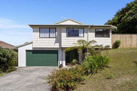 Photo of property in 14 Cullen Place, Tawa, Wellington, 5028