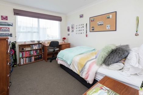 Photo of property in 14 Judkins Crescent, Cockle Bay, Auckland, 2014