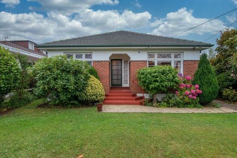 Photo of property in 25 Wycolla Avenue, Saint Clair, Dunedin, 9012