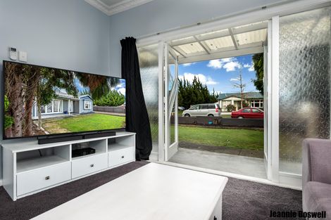 Photo of property in 53 Burns Avenue, Takaro, Palmerston North, 4412