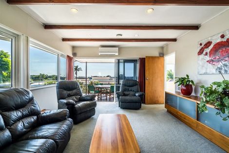 Photo of property in 769 East Coast Road, Northcross, Auckland, 0630