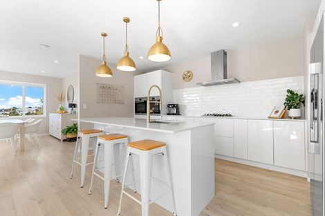 Photo of property in 9 Tirohanga Crescent, Stanmore Bay, Whangaparaoa, 0932