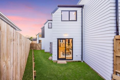 Photo of property in 6/24 Tupaki Place, Pakuranga Heights, Auckland, 2010