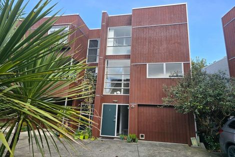 Photo of property in 76g Edmonton Road, Henderson, Auckland, 0612