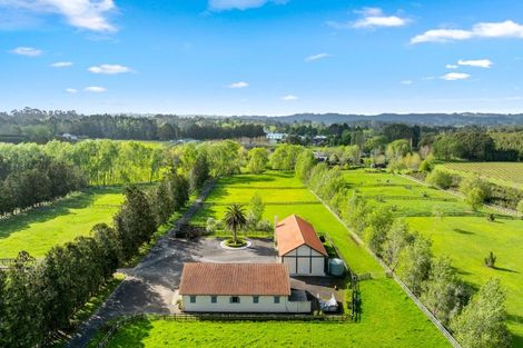 Photo of property in 744 Waitakere Road, Kumeu, 0891