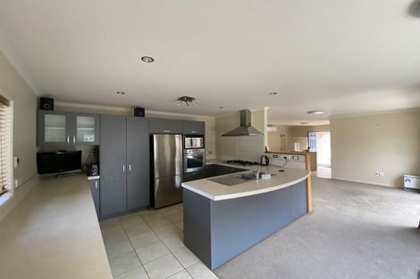 Photo of property in 28 Seamount Drive, Red Beach, 0932