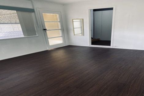 Photo of property in 1/95 Fairclough Road, Beach Haven, Auckland, 0626