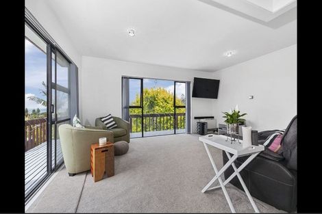 Photo of property in 11a Orewa Heights Crescent, Orewa, 0931