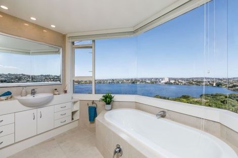 Photo of property in 10/90 Kitchener Road, Milford, Auckland, 0620