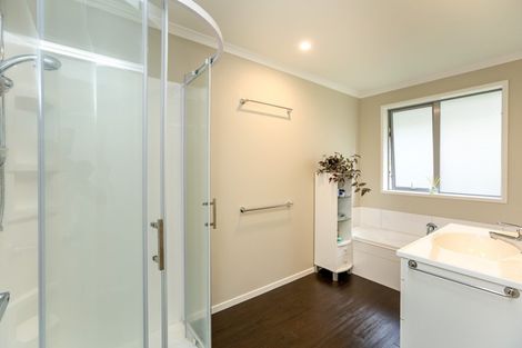 Photo of property in 37 Ainslee Street, Highlands Park, New Plymouth, 4312