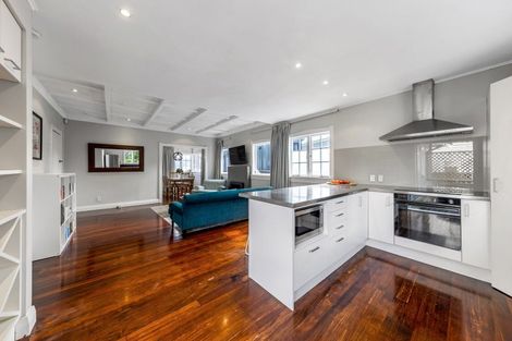 Photo of property in 11 Pasadena Avenue, Point Chevalier, Auckland, 1022