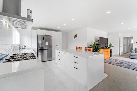 Photo of property in 31 Centreway Road, Orewa, 0931