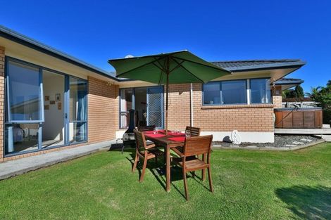 Photo of property in 56 Rivervale Grove, Stanmore Bay, Whangaparaoa, 0932