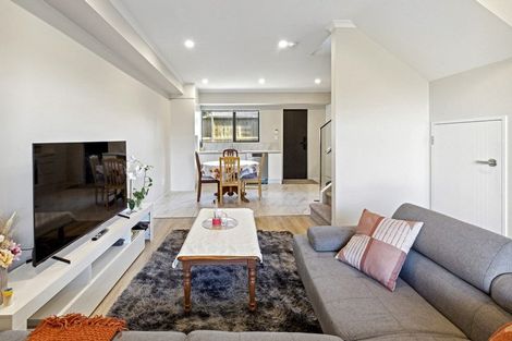 Photo of property in 10e Roberts Road, Te Atatu South, Auckland, 0610