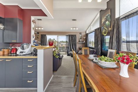 Photo of property in 1 Tybalt Street, Stratford, 4332